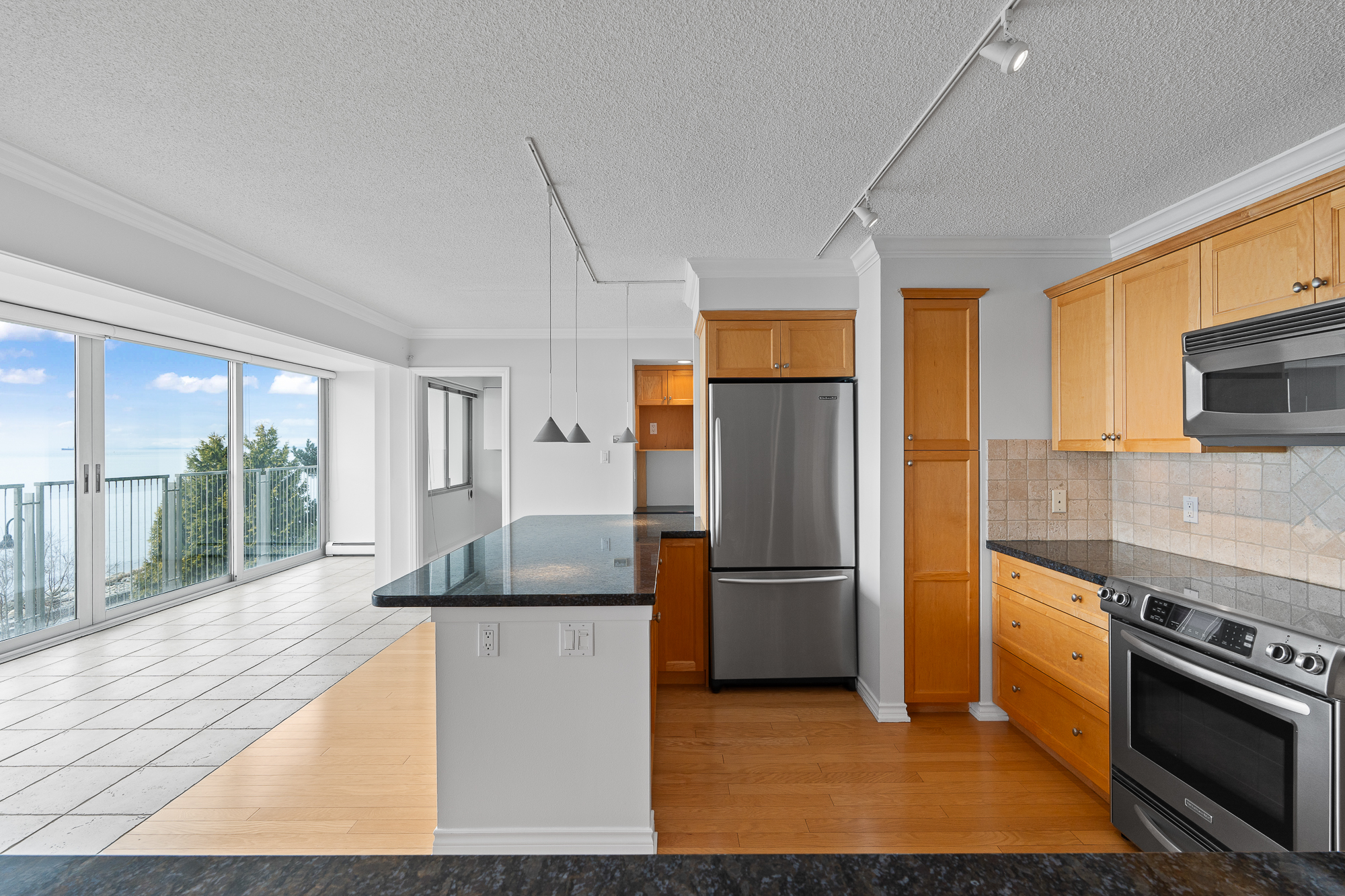 #203 – 150 24th Street